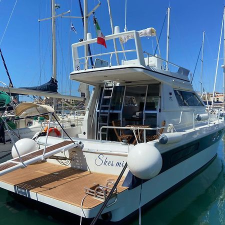 She'S Mine Yacht Hotel คาตาเนีย ภายนอก รูปภาพ