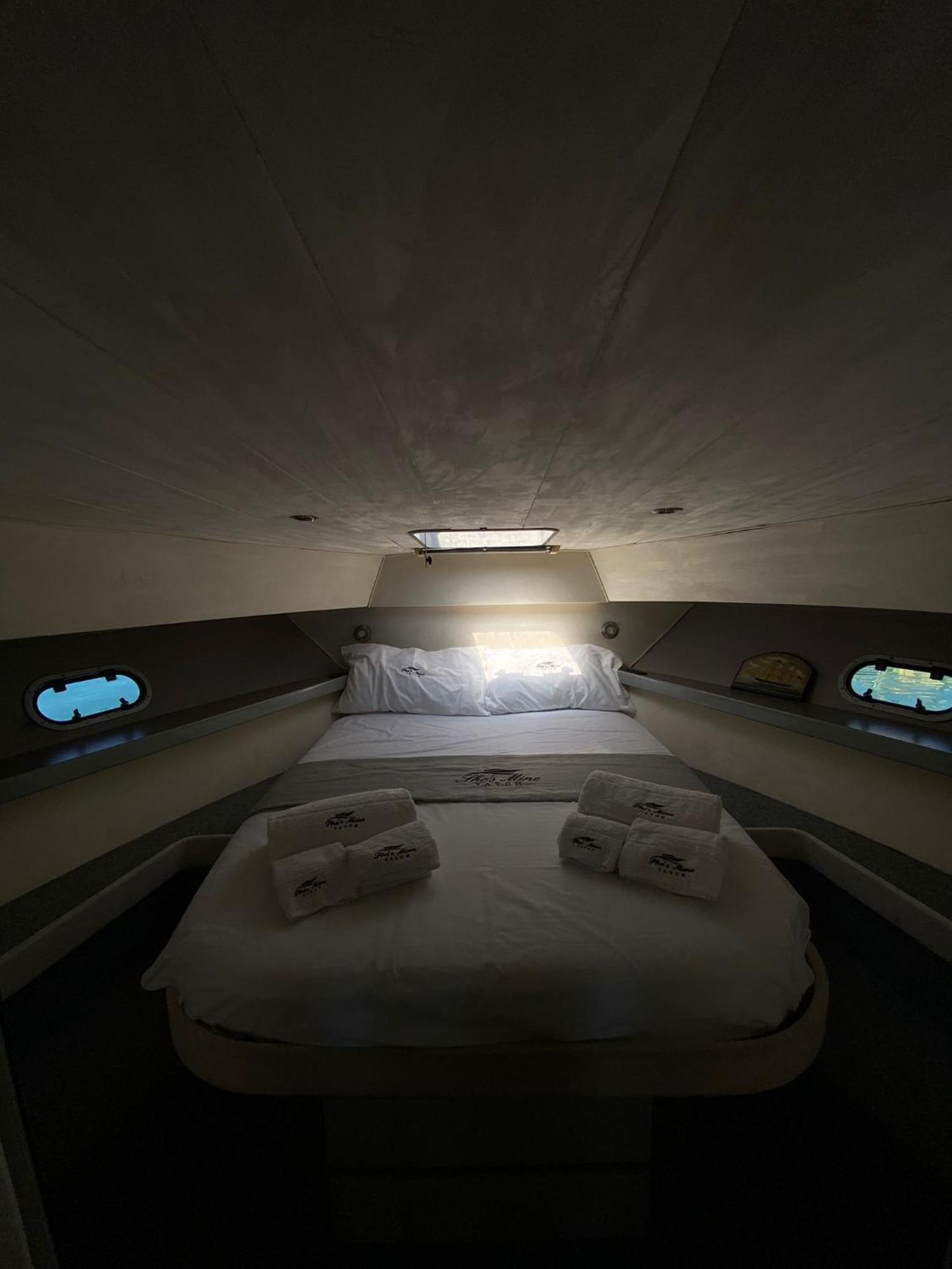 She'S Mine Yacht Hotel คาตาเนีย ภายนอก รูปภาพ