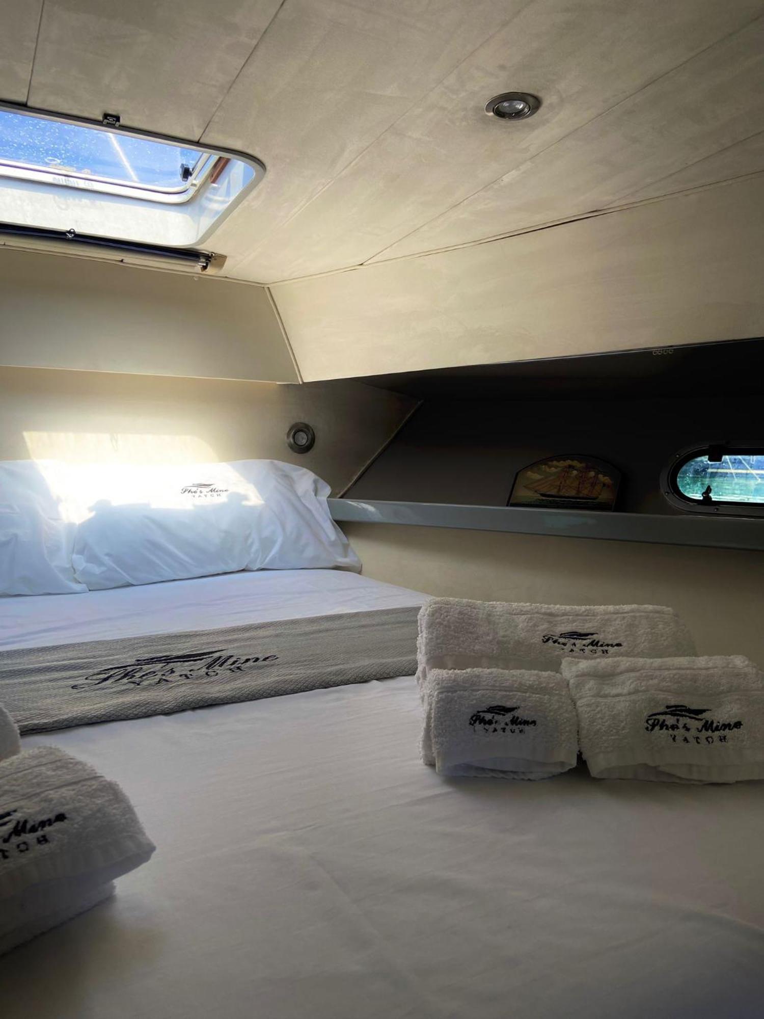 She'S Mine Yacht Hotel คาตาเนีย ภายนอก รูปภาพ