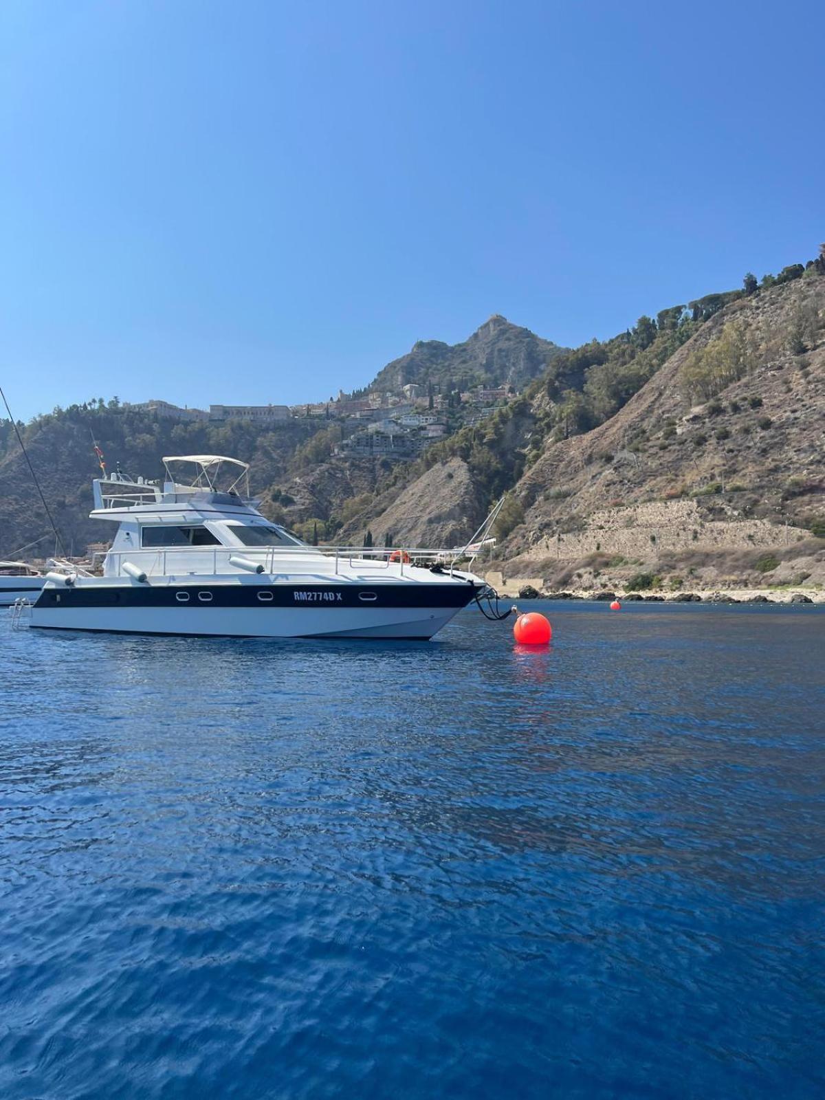 She'S Mine Yacht Hotel คาตาเนีย ภายนอก รูปภาพ